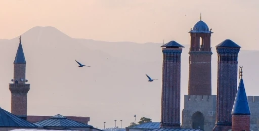 Tarihi "Erzurum Marşı"nın yeniden seslendirilmesine rekor beğeni geldi
