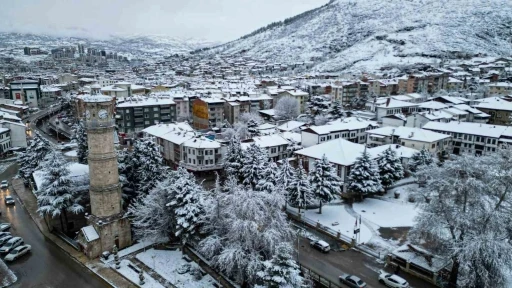 Tarihi Sulusokak beyaz &ouml;rt&uuml;yle g&ouml;rsel ş&ouml;len sundu
