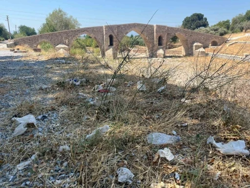 Tarihi Yunan Köprüsü’ne çevre düzenlemesi istiyorlar
