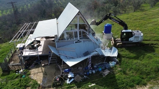 tarım arazisindeki tiny house&rsquo;lar bir bir yıkıldı
