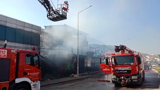 Tarım marketinde çıkan yangın paniğe neden oldu

