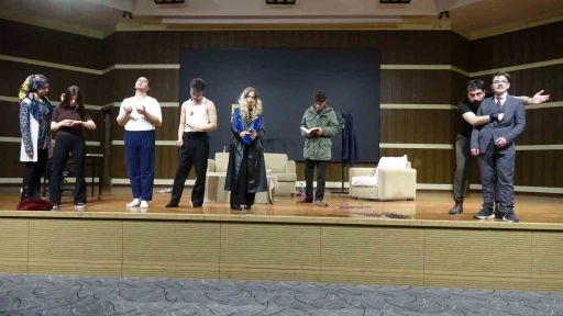 Tarım ve tiyatro bir arada: "Son Hasat" izleyenleri mest etti
