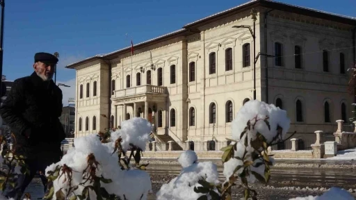 Tarkan&rsquo;ın 946 milyonluk eğitim bağışı iddiaları yalanlandı
