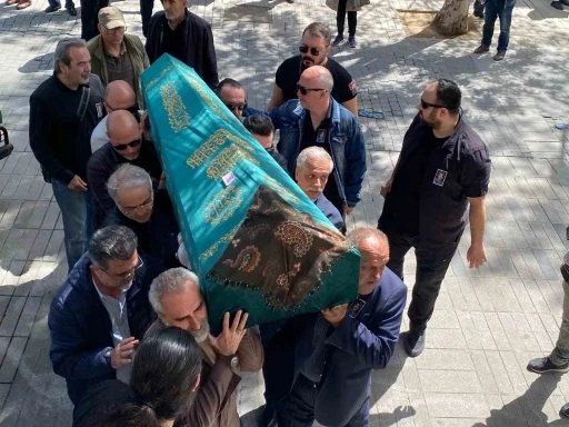 Tarkan’ın annesi son yolculuğuna uğurlanıyor
