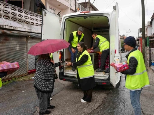 Tarsus&rsquo;ta bayram sofrası evlere taşındı: 15 bin kişiye ulaşıldı
