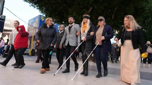 Tarsus&rsquo;ta Beyaz Baston Haftası&rsquo;nda farkındalık y&uuml;r&uuml;y&uuml;ş&uuml;
