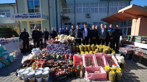 Tarsus&rsquo;ta halk sağlığını tehdit eden on binlerce &uuml;r&uuml;n toplatıldı
