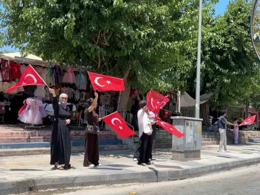 Tarsus&rsquo;ta milli heyecan caddelere taştı
