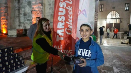 Tarsus&rsquo;ta Regaib Kandili dayanışmayla karşılandı
