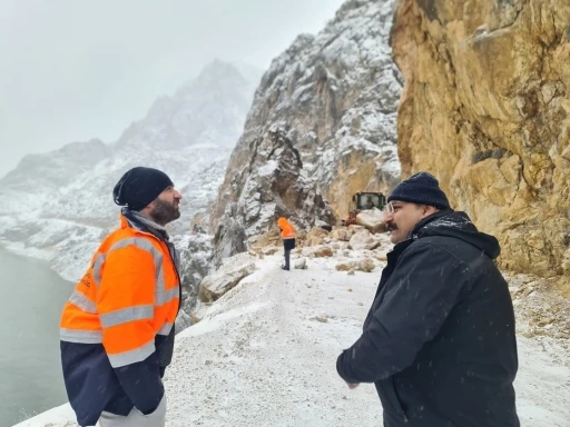 Taş Yolu&rsquo;nda tehlike oluşturan kaya ve taşlar temizlendi
