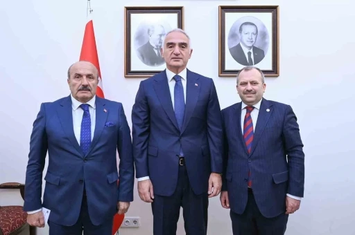 Taşk&ouml;pr&uuml; Belediye Başkanı Arslan, Bakan Ersoy&rsquo;a Pompeipolis Antik Kentini anlattı
