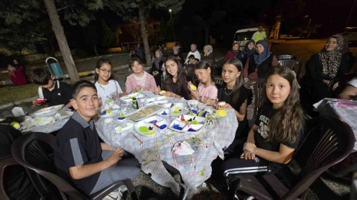 Taşlar minik ellerde sanata d&ouml;n&uuml;şt&uuml;

