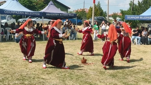 Taşlık&rsquo;ta bir ilk: Kadınlar imece usul&uuml; folklor ekibi kurdu
