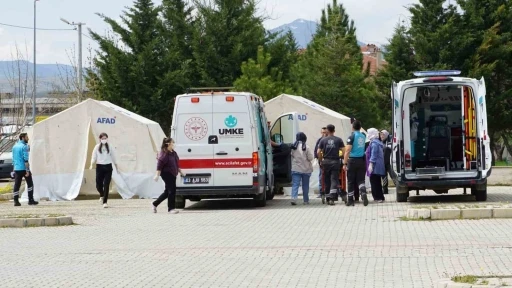 Tatbikat i&ccedil;in canlı canlı tabuta girdi
