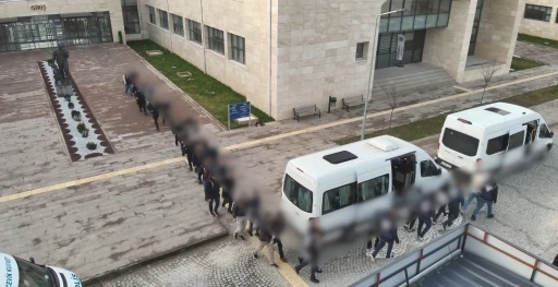 Tatil vaadiyle dolandırıp dalga ge&ccedil;tiler

