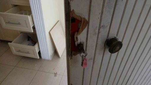 Tatil yapıp, yazlık daireleri soymuşlar
