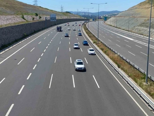 Tatilciler yolda, Kocaeli geçişinde yoğunluk yok
