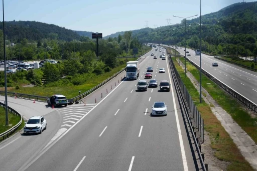 Tatilcilerin dönüş yolculuğu başladı: Bolu geçişinde akıcı yoğunluk
