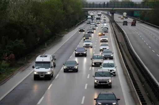 Tatilin bitmesini beklemeyenler bayramın son günü yollara çıktı
