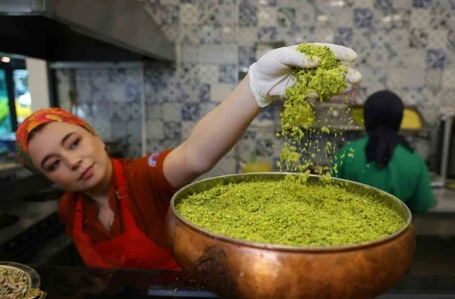 Tatlıcılarda yoğunluk başladı, uzmanından &rsquo;ucuz tatlı&rsquo; uyarısı geldi
