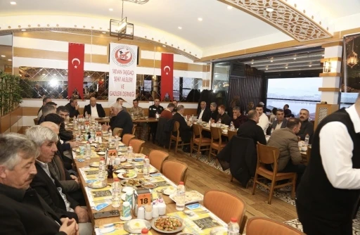 Tatvan&rsquo;da şehit ve gazi aileleri onuruna iftar programı d&uuml;zenlendi
