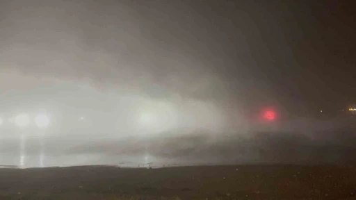 Tatvan’da yoğun sis sürücülere zor anlar yaşattı
