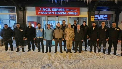 Tatvan Kaymakamı Demirer&rsquo;den yeni yıl ziyaretleri
