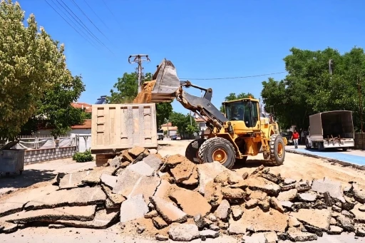 Tavas - Bağlar yolu alt yapı çalışması nedeniyle 2 gün trafiğe kapatıldı
