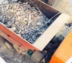 Tavas Belediyesi sağlık ve çevre sorunlarına neden olan molozlara karşı uyarı yaptı
