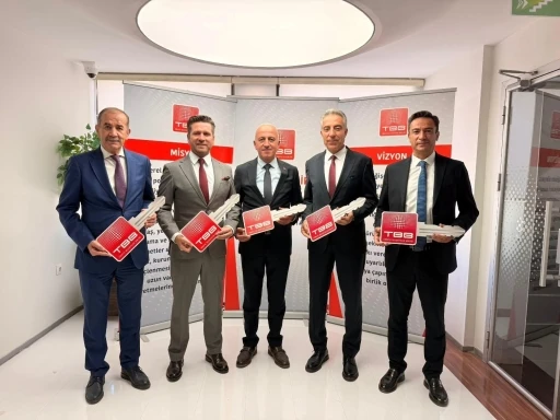 Tavas Belediyesine 22 tonluk yeni ekskavat&ouml;r kazandırıldı
