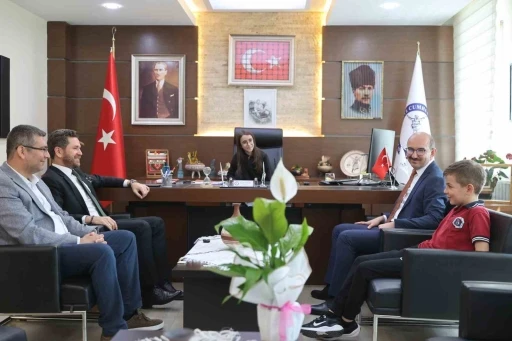Tavas’ın geleceği çocuklar, belediye başkanlığı koltuğunu devraldı
