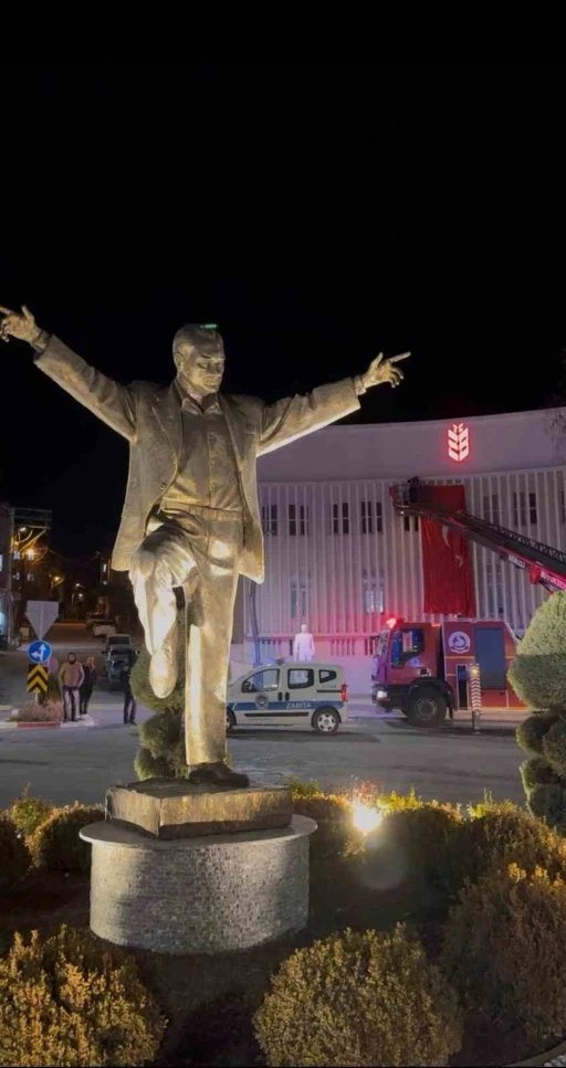 Tavas&rsquo;ın her noktası bayraklarla donatıldı
