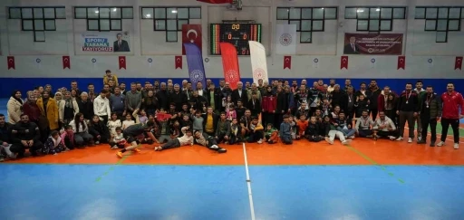 Tavas&rsquo;ta mahalleler kozlarını sahada paylaştı
