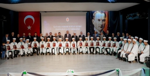 Tavşanlı&rsquo;da 19 hafız belgelerini aldı
