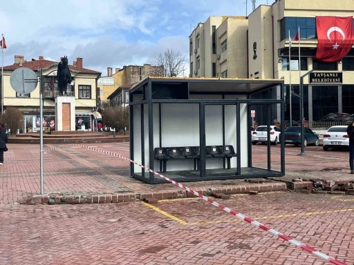 Tavşanlı&rsquo;da akıllı duraklar montajlanıyor
