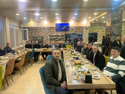 Tavşanlı&rsquo;da &rsquo;Dereboyu&rsquo; muhtarlarıyla iftar sofrasında tarım mesaisi
