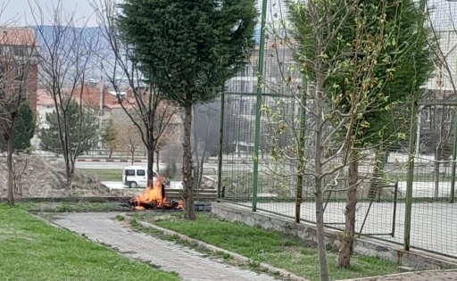 Tavşanlı’da eski lastik yangını kısa sürede söndürüldü

