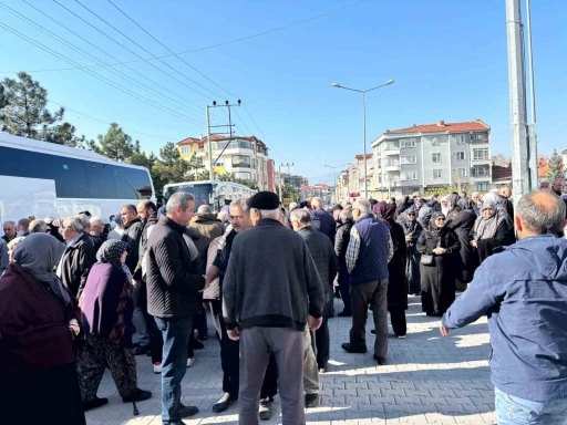 Tavşanlı&rsquo;da Hacı adayları dualarla uğurlandı
