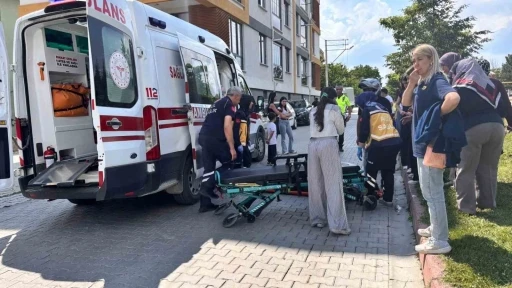 Tavşanlı&rsquo;da motosiklet devrildi: 2 yaralı
