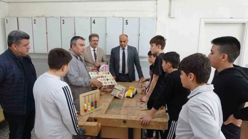 Tavşanlı’da öğrenciler zanaat atölyelerinde yeteneklerini geliştiriyor
