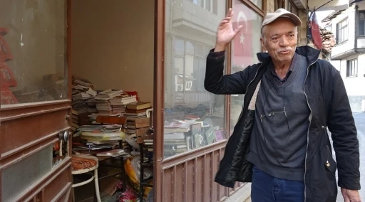 Tavşanlı’da ücretsiz kitap dağıtan kitabevinde hırsızlık
