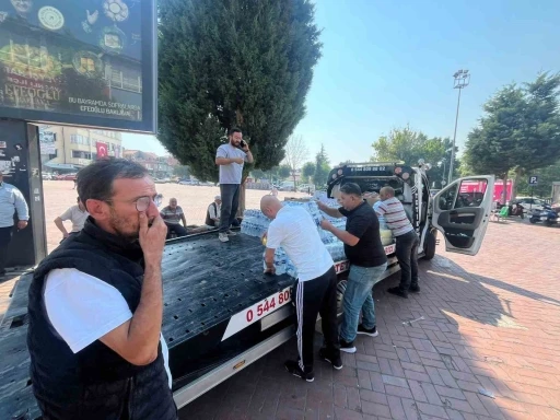 Tavşanlı halkı, Harmancık’taki yangın için seferber oldu
