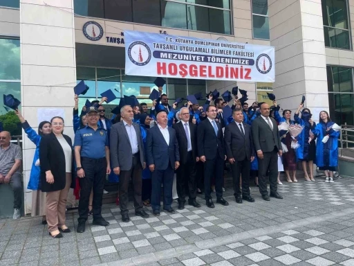 Tavşanlı TUBİF&rsquo;te g&ouml;rkemli mezuniyet
