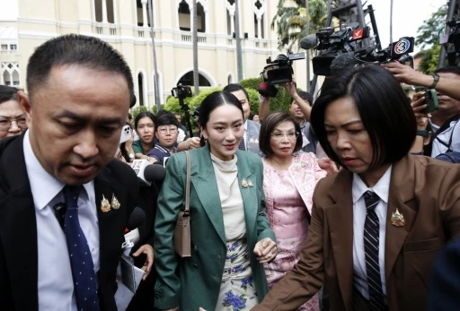 Tayland Başbakanı Shinawatra, sızdırılan telefon görüşmesinin ardından görevinden uzaklaştırıldı
