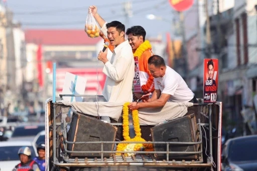 Tayland&rsquo;da halk sandık başında
