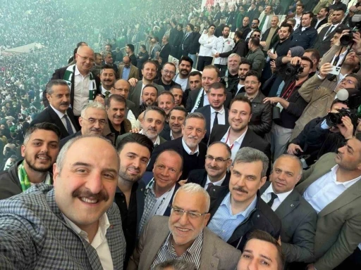 TBMM Komisyon Başkanı Mustafa Varank Varank, Bursa protokol&uuml;yle şampiyonluğu kutladı
