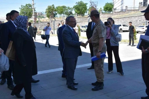 TBMM Okul Saldırılarını Araştırma Komisyonu Siverek&rsquo;te incelemelerde bulundu

