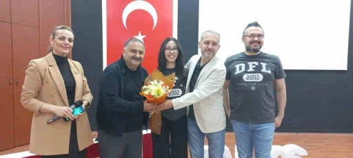 Tecrübelerini öğrencilere anlattı
