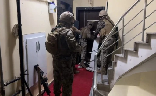 Tefecilere şafak operasyonu: Evden servet &ccedil;ıktı
