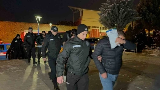 Tefecilik operasyonunda g&ouml;zaltına alınan 68 kişiden 34&rsquo;&uuml; adliyeye sevk edildi
